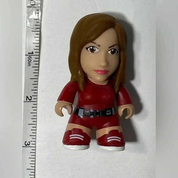 Doctor Who - Titans Vinyl Figure - Oswin Oswald 🪐 - Picture 5 of 6